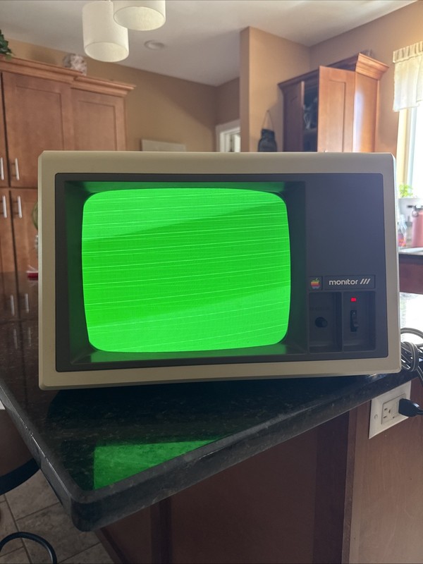 VINTAGE APPLE A3M0039 MONITOR. Working.