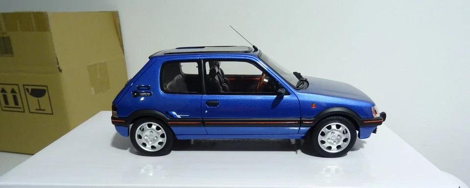 Peugeot 205 1.9 GTI Le Mans Miami Blue OT1153 1/18 Ottomobile - Immagine 3 di 4