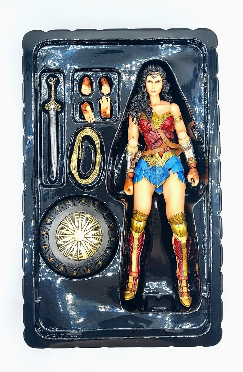 WONDER WOMAN フィギュア Play Arts Kai Wonder Woman Action Figure