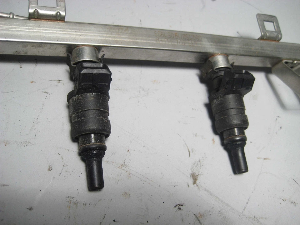 1999-2000 BMW M52TU 6-Cyl 2.5L 2.8L Engine Fuel Delivery Rail w Injectors Z3 E46 - Imagem 3 de 3