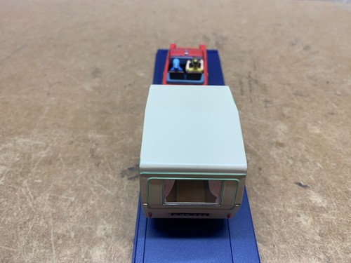 VOITURE TINTIN TRIUMPH HERLAD + CARAVANE L'ILE NOIRE 1/43 COMPLET BOITE M1 - Foto 7 di 7