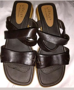 liz claiborne sandals outlet