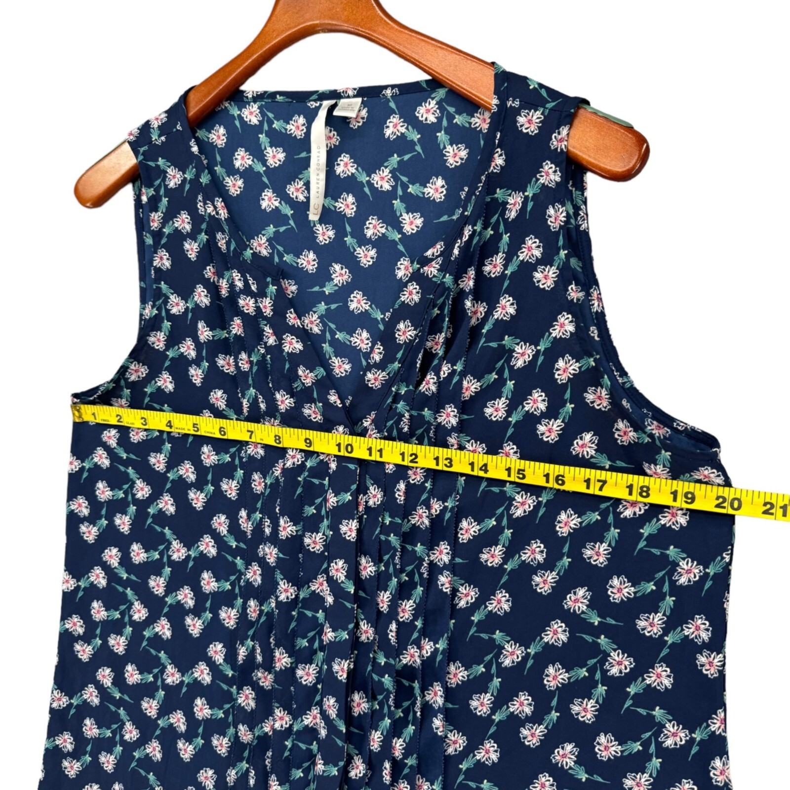 LC Lauren Conrad Floral Blouse Womens Navy Blue Sleeveless Button Front Size M