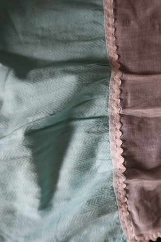 Lovely vintage pink & blue color block half apron with white trim - Picture 5 of 5