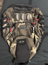 Oakley Kitchen Sink Large Daypack Backpack Camo Multicolor 15" Laptop 8 Pkt
