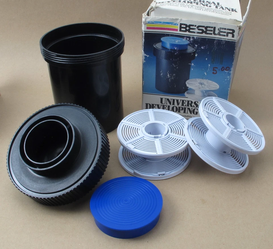Tanque de desarrollo de película universal BESELER + dos carretes de película 35 mm 120 - Como nuevo - ¡en caja! Foto 3 de 4