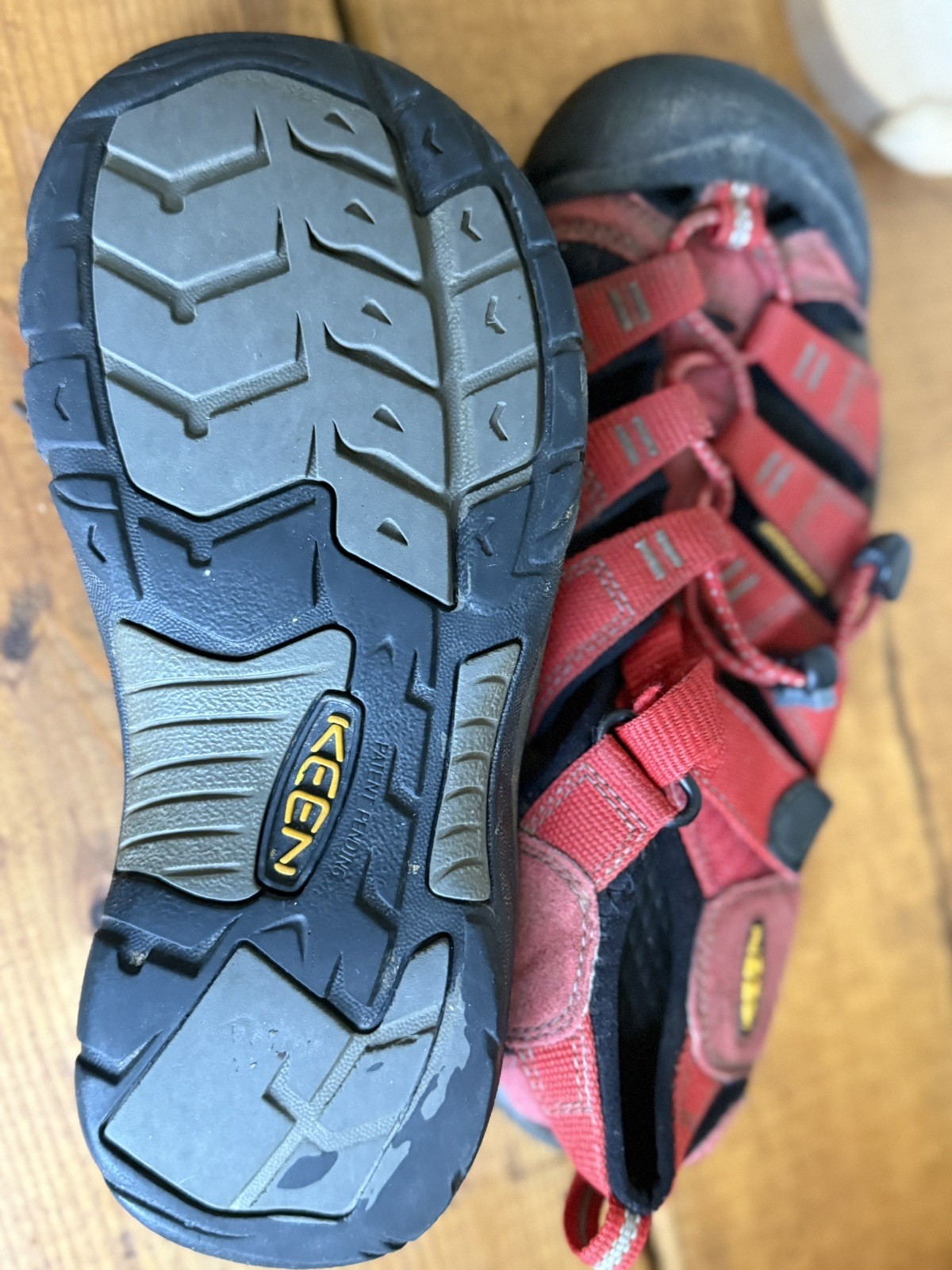 Sandalo Keen Newport H2 nastro rosso gargoyle giovanile taglia 4