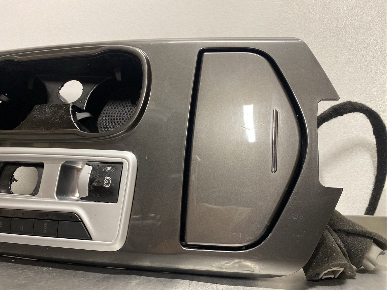 Maserati Ghibli 2014-2017 Center console molding