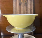 PYREX Yellow Verde Lime 2 1/2 Qt Mixing Stacking Nesting Bowl (#443) Vintage