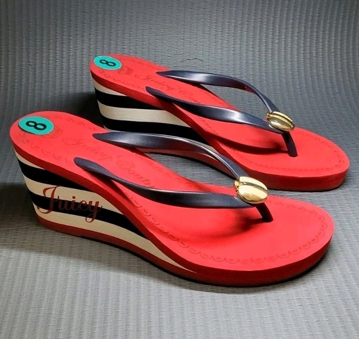 Juicy Couture "Laney" Wedge Thong Vintage Y2K Gold Apple J263000 Red Sz 8 RARE