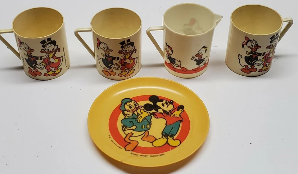 Juego de té de plástico para niños Walt Disney Mickey Mouse Club 1960 de colección 4 tazas de té y plato Foto 3 de 4