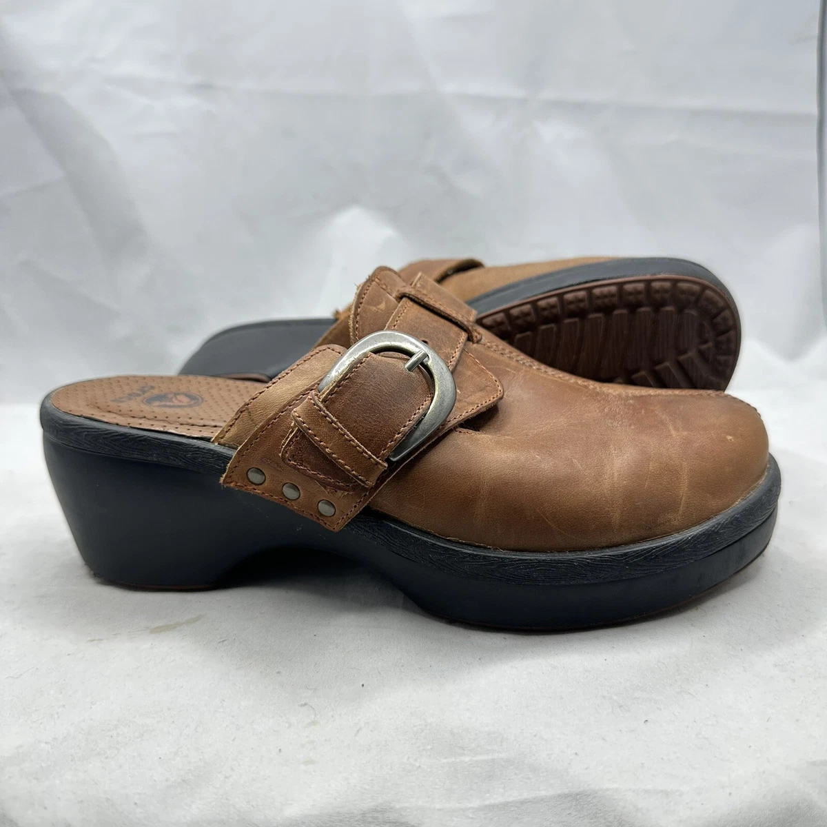 Crocs women's cobbler hotsell 2. leather clog