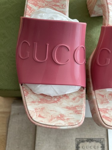 SANDALO DONNA NUOVO CON SCATOLA GUCCI GOMMA LOGO PLATEAU SLIDE TAGLIA 7US/37EU Msrp 450 - Foto 3 di 11