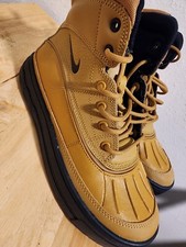 Nike Woodside 2 High ACG Boots Durable and Waterproof size 5.5