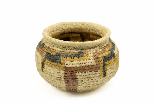 Hand Woven Vintage Basket Made By Indigenous Artisans - Picture 1 of 10
