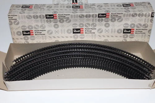 N Scale Arnold Rapido / Revell Lot of 20 Pieces 8" Radius Curved 90 Degree Track