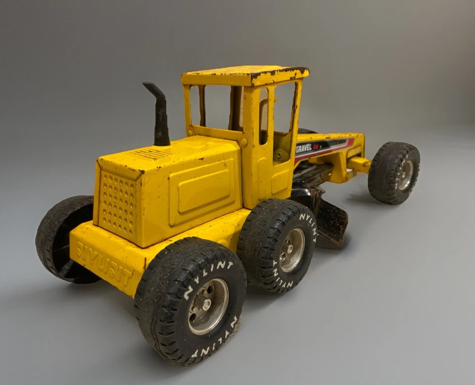 Vintage Nylint Pressed Steel Sand &  Gravel Road Grader Construction Toy - Image 3 of 4