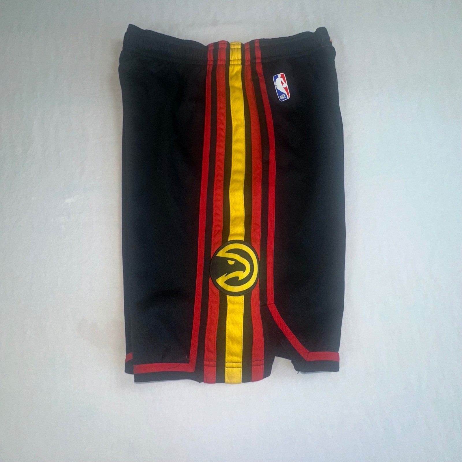 Jordan NBA Basketball Athletic Shorts Kids Atlanta Hawks Black Red Yellow Size L thumbnail 4
