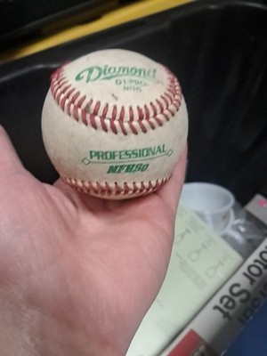 Diamond D1 Professional League Baseball Cushioned Cork Center 5 oz. 9 in Leather