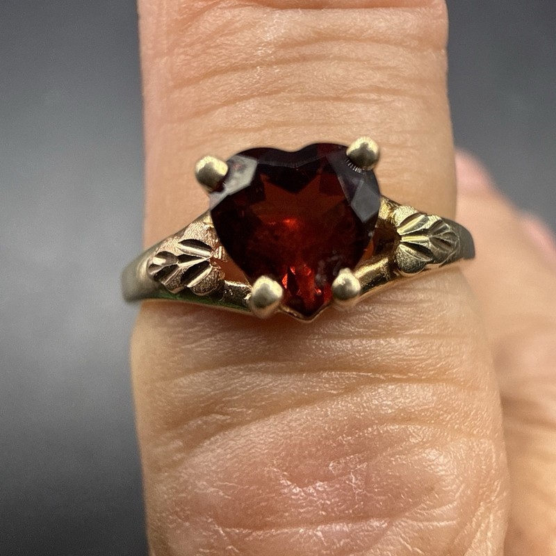 Ring 12k And 10k Gold W/ Heart Shaped Garnet 012126@
