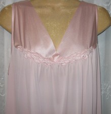 LARGE VINTAGE VANITY FAIR PINK SILKY GRANNY CHEMISE GOWN NIGHTGOWN 30 107