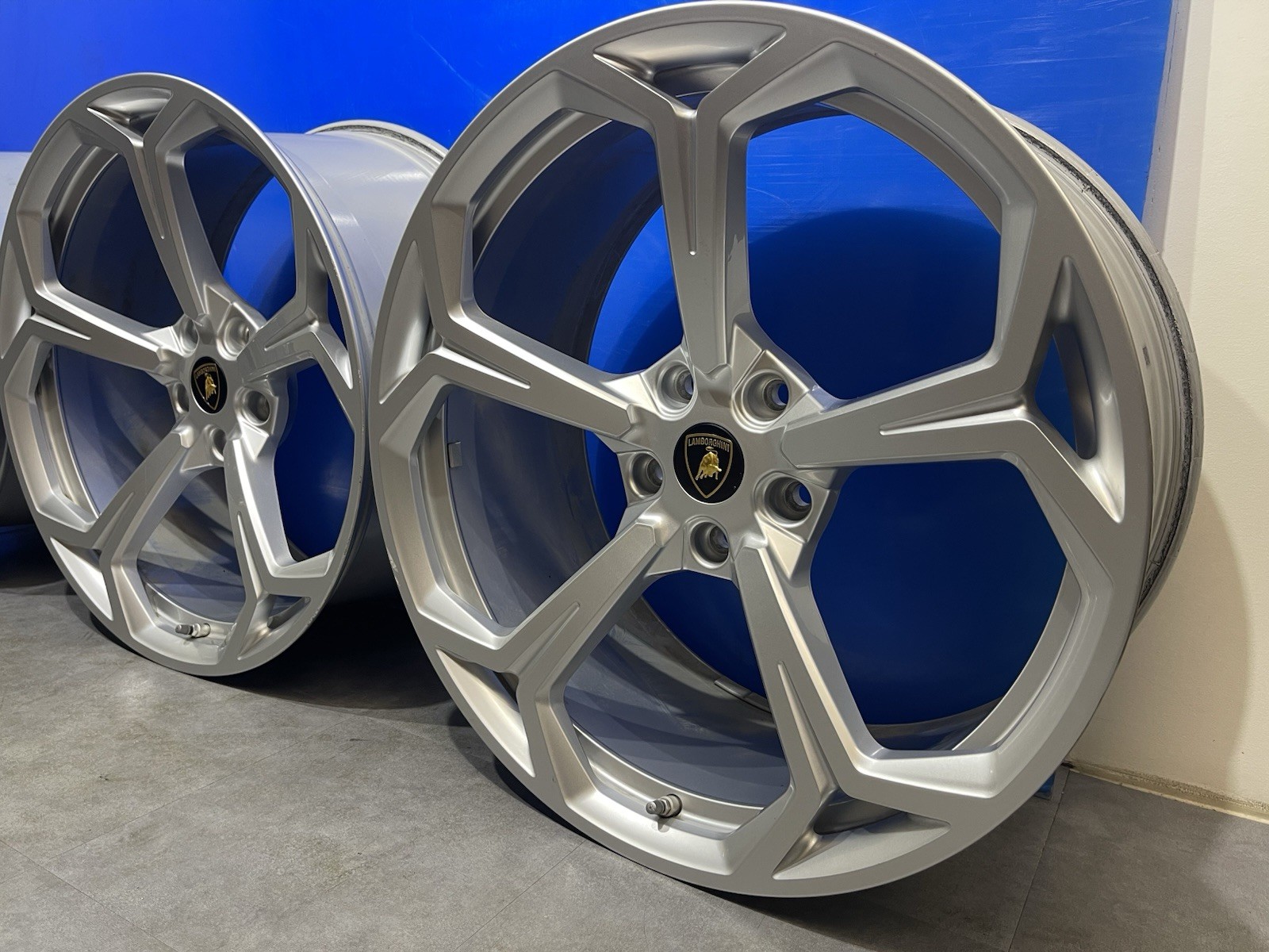 22" Lamborghini Urus Silver Factory OEM Forged Wheels rims