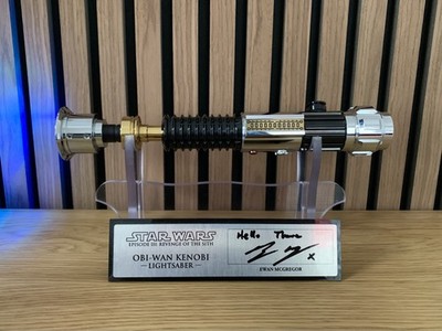 Ewan McGregor handsigniert - EP3 Obi Wan Kenobi Neopixel Lichtschwert