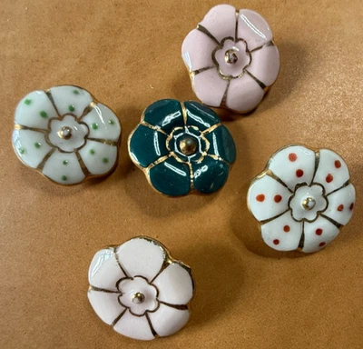 5 BOUTONS COLLECTION MODE - porcelaine - dorure - FLEURS - Photo 1/4