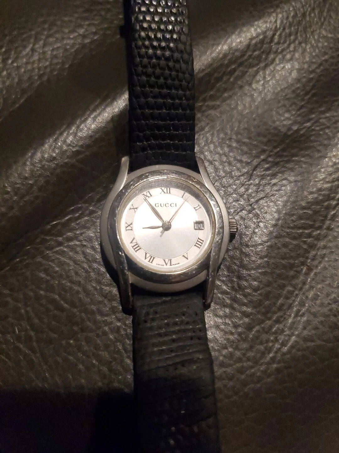 Boîtier argent GUCCI 5500L. Batterie neuve