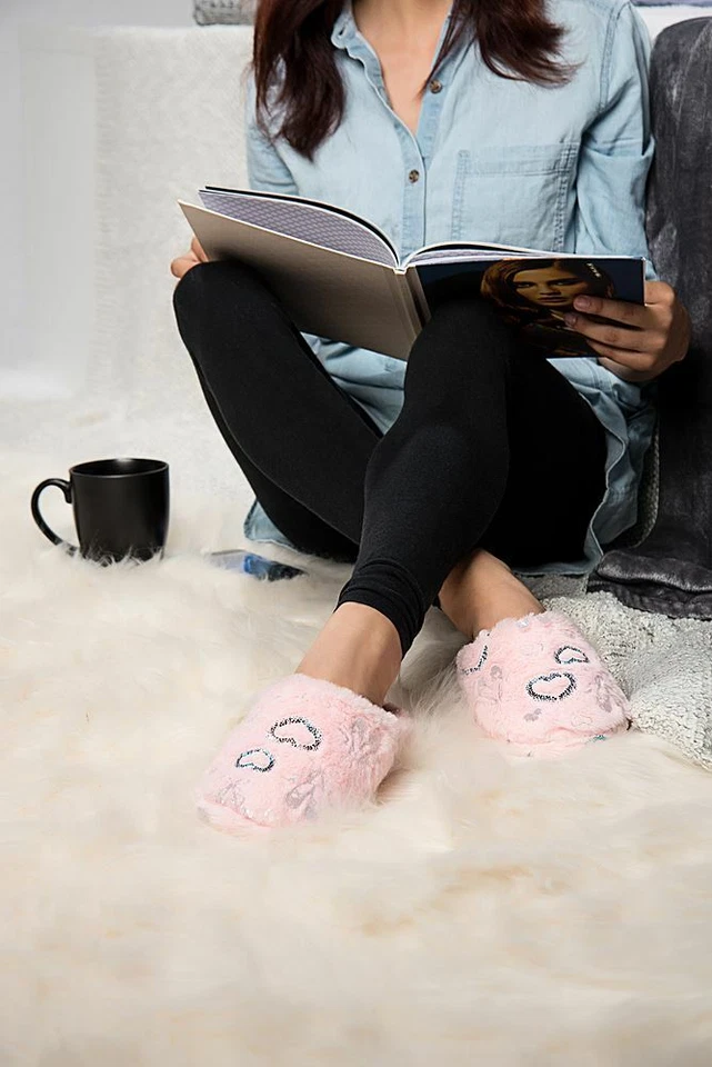 Women Fashion Plush Cozy Soft Warm Slippers Heart Pattern Indoor Bedroom Shoes - Image 4 of 4