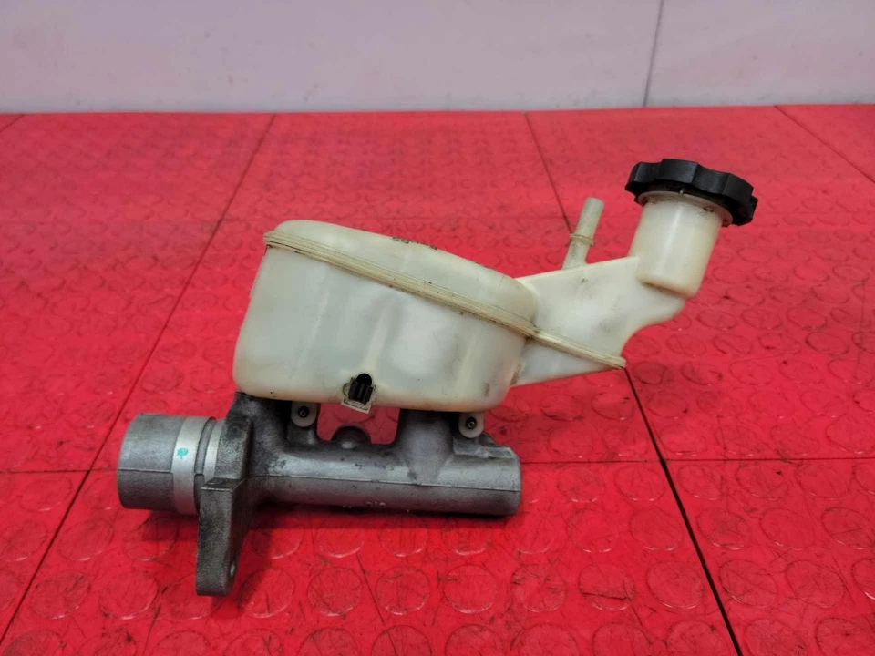 05-08 Conjunto de cilindro maestro de freno de cobalto Chevy - Transmisión manual SOLO OEM Foto 2 de 4