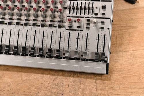 Behringer MX1804X Console di mixaggio 18 canali, 4 bus CG01N9P - Foto 4 di 14