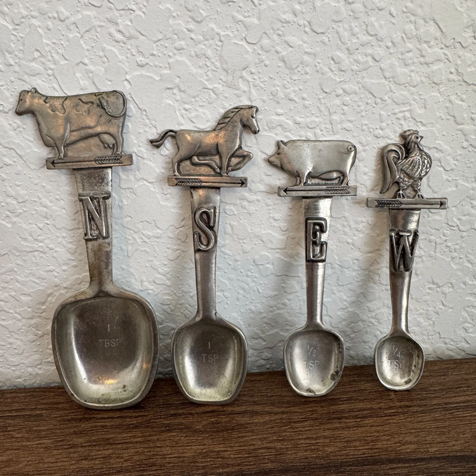 Set Of 4 1996 Seagull Pewter Measuring Spoons With Animals and N S W E marked
Opens in a new window
