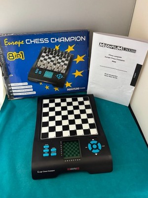 Schachcomputer Millennium Europe Chess Champion 8 in 1 OVP Anleitung!