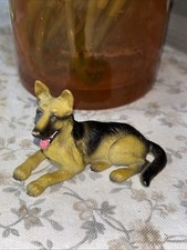 Schleich ® 16301 Bauernhof Schäferhund liegend alt  ohne Fähnchen