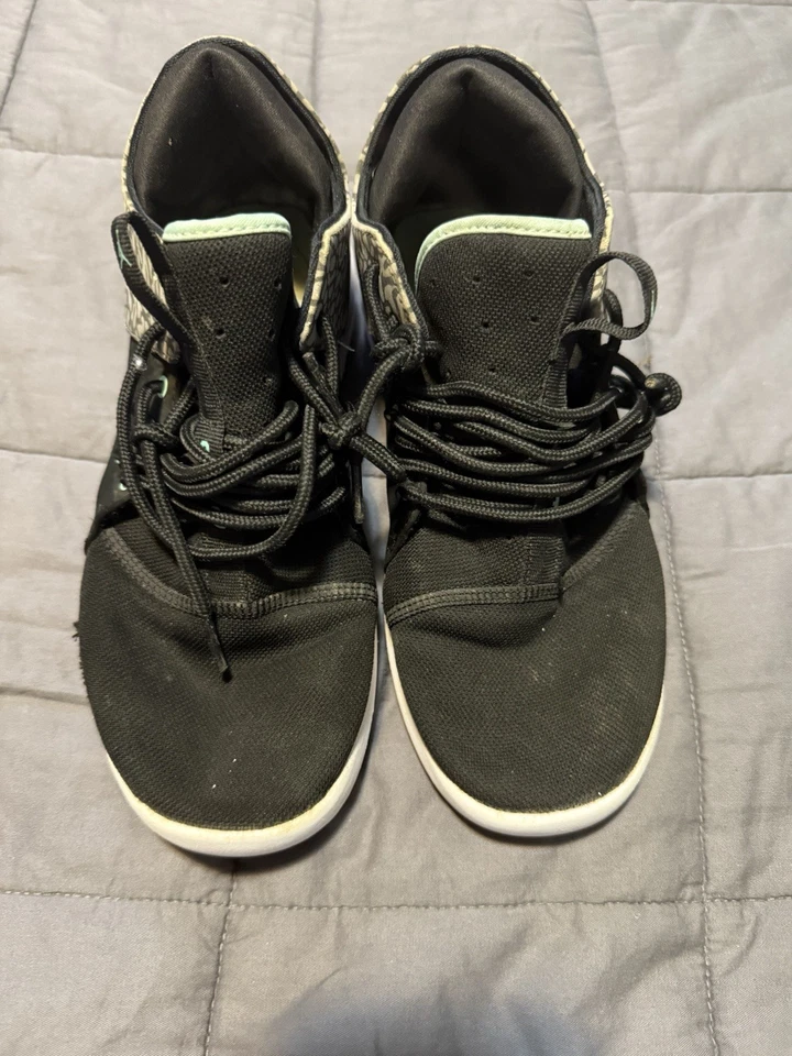 Jordan Nike First Class Black Emerald Rise  Sz7 Youth need to be  Cleaned - Image 2 of 4