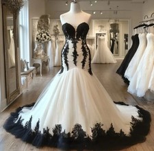 Vintage Black / White Mermaid Wedding Dress Lace Appliques Sweetheart Sleeveless