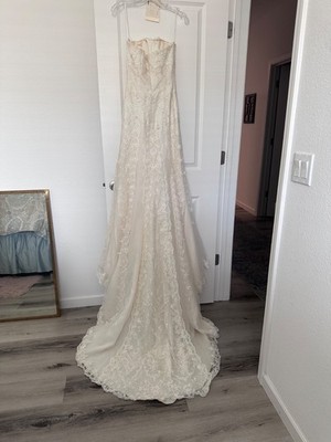 PRONOVIAS Barcelona Size 4 Mermaid fit, gorgeous lace and bead detail