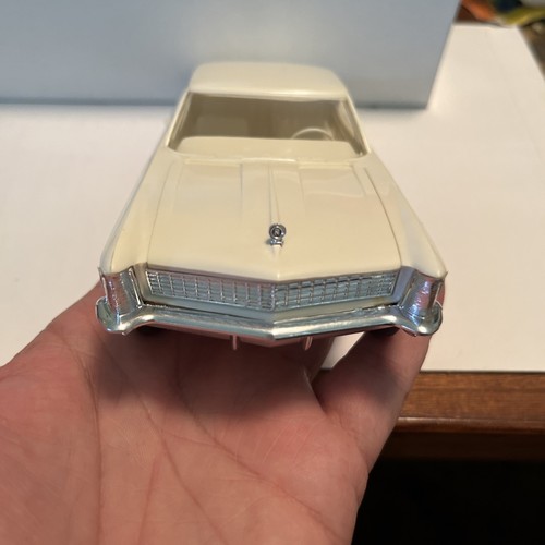 1965 Buick Riviera Plastic Promo Model 1/25 Scale White - Picture 6 of 11