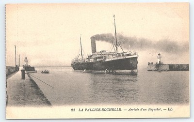 Postcard La Pallace Rochelle France Arrivee d'un Paquebot Arrival of Ocean Liner