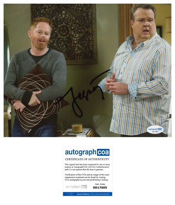 JESSE TYLER FERGUSON SIGNED MODERN FAMILY 8x10 PHOTO - ACOA COA
