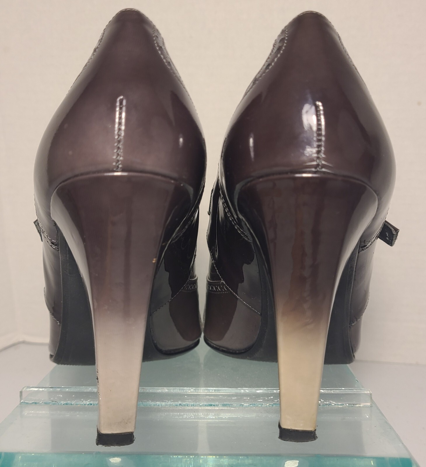 Stuart Weitzman Gray Patent Leather Oxford Style Pump w/buckle Sz 7 (38)