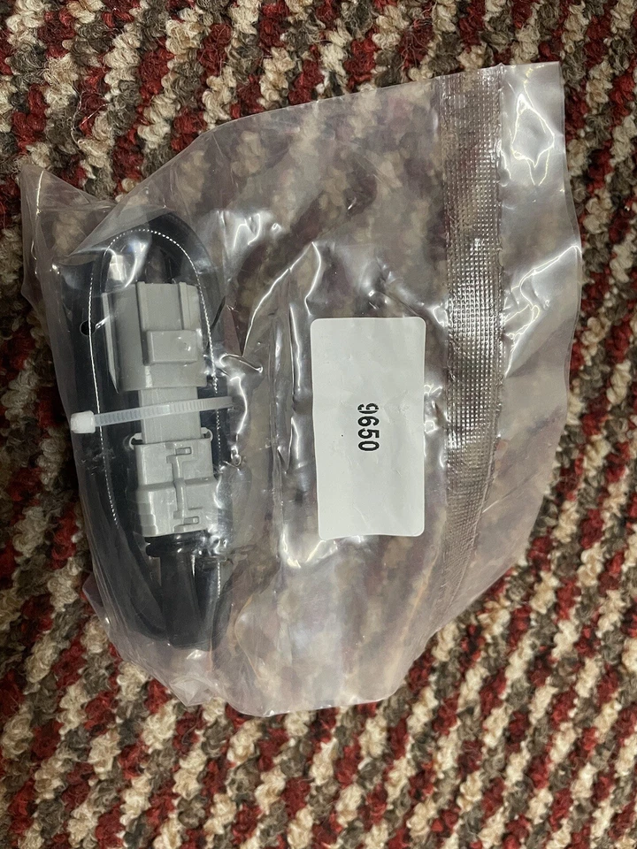 Toyota Prius PLUS 1.8 2010 - 2020 CATALYTIC CONVERTER WITH SENSOR Free 🚚 - Image 3 of 4