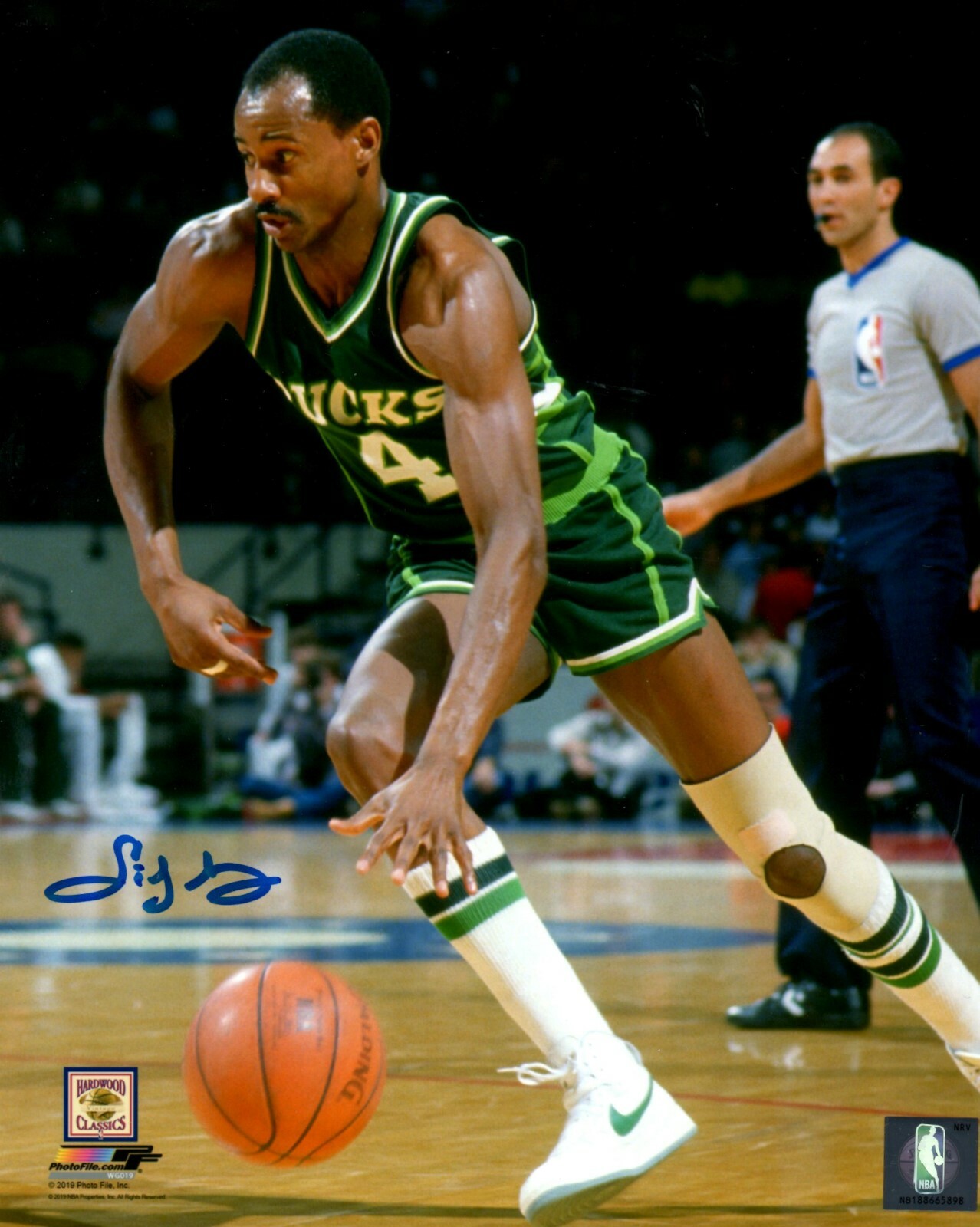Sidney Moncrief Autographed Signed Milwaukee Bucks MIlw. Bucks 8x10 Photo #8 AUTO - Hall of Fame - 5 x AS 