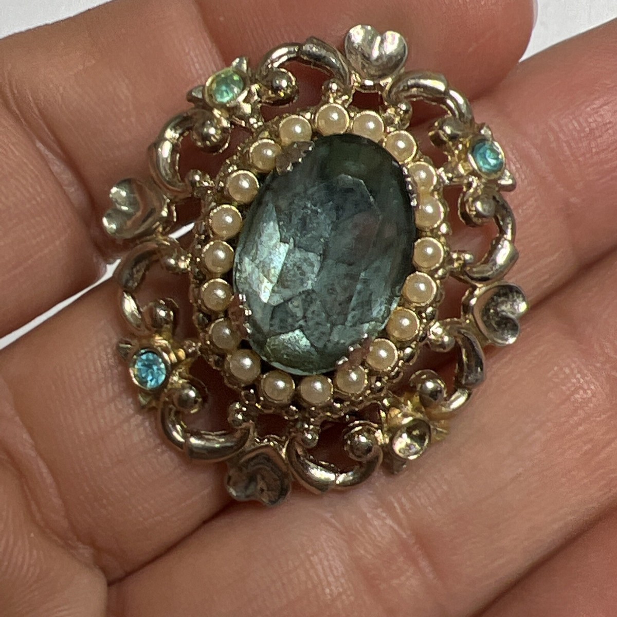 Alhudapk Com 1919 Coro Brooch CORO BROOCH 1919 GOLD TONE BLUE