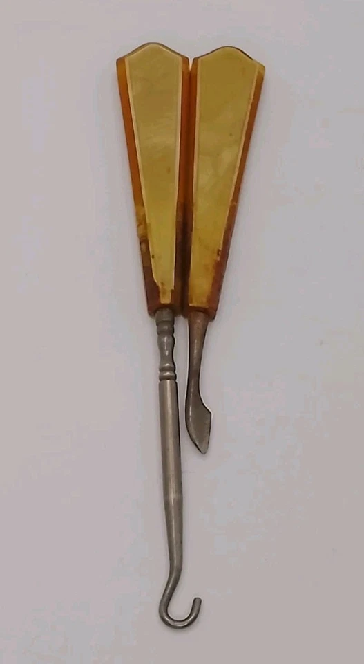 4x Antique Sewing Hooks 2 Mother Of Pearl 2 Bakelite - Image 4 of 4