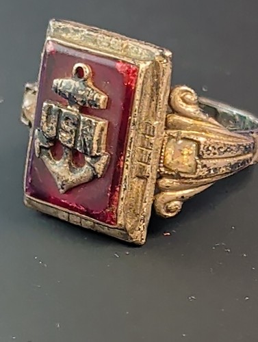 Vintage Original WWII US Navy Ring STERLING SILVER Size 9 Red Stone Background