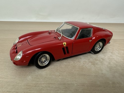 VINTAGE 1998 MATTEL HOT WHEELS - 1:18 SCALE FERRARI 250 GTO - RED DIECAST CAR