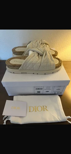 Sandales espadrilles Christian Dior. Neuf, boîte et sacs à poussière. PRIX CONSEILLÉ .