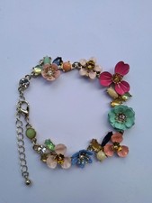 Bracciale con fiori colorati